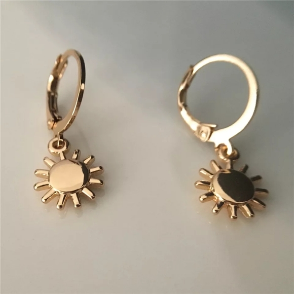 Women Drop Dangle Gold Plated Earrings - Picture 3 of 5